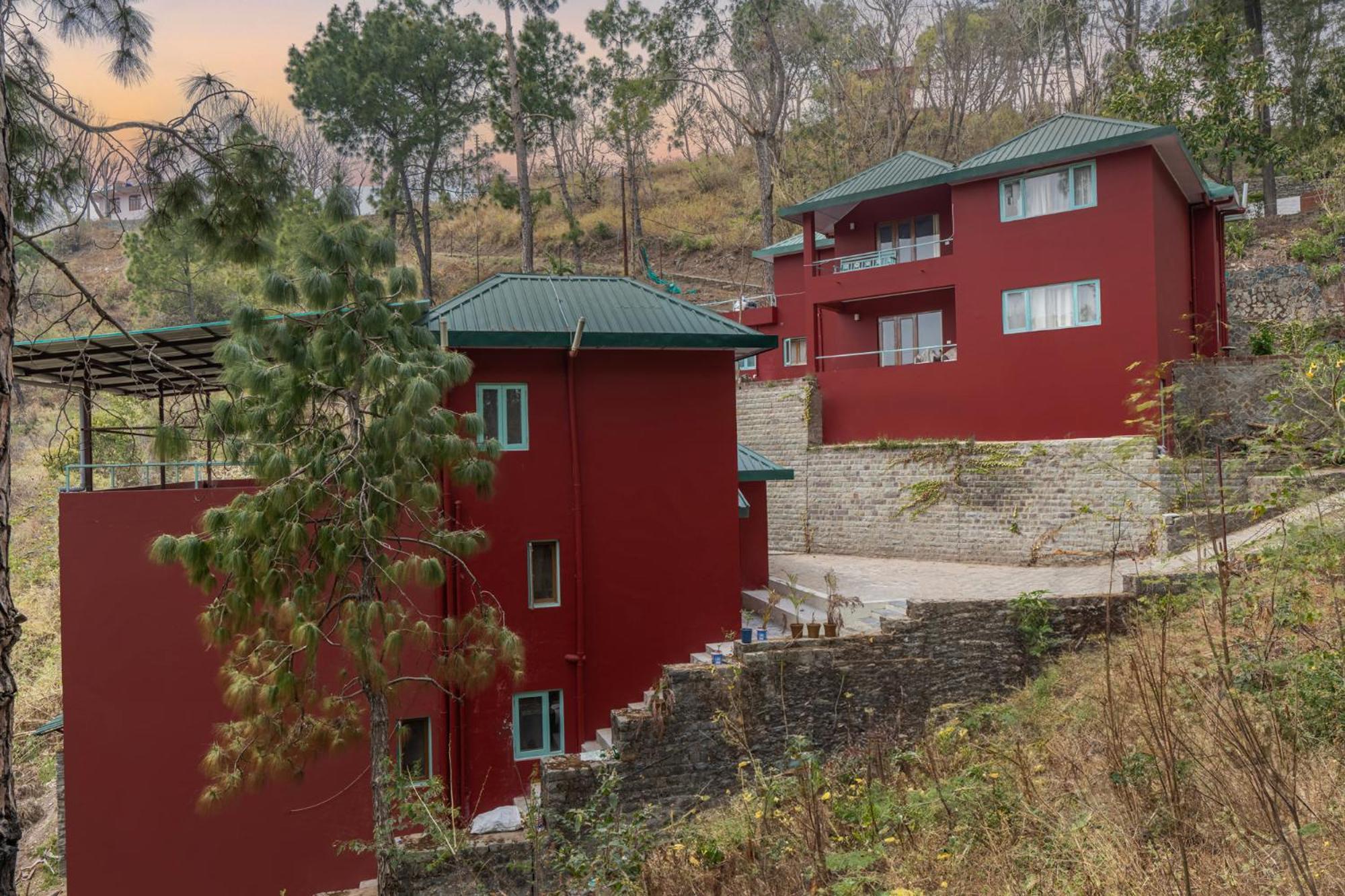 Western Edge Kasauli !Lawn! Bonfire! Peace! Pvt Villa ! المظهر الخارجي الصورة